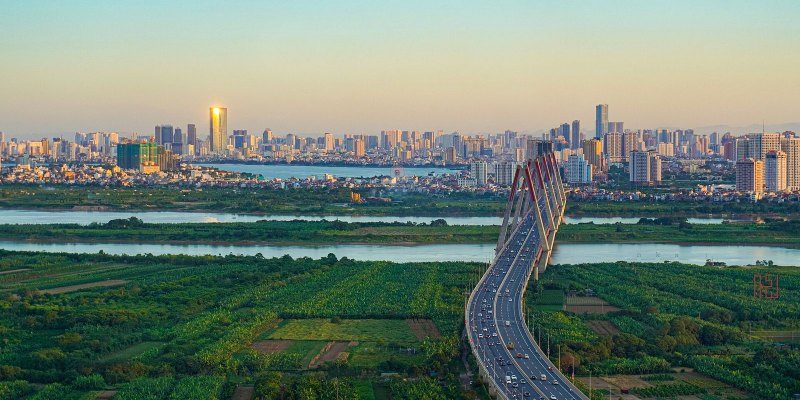 Toàn cảnh đô thị Hà Nội bên sông Hồng – đầu tư bất động sản Hà Nội hay Đà Nẵng