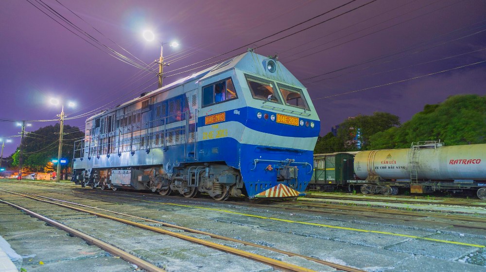 Đầu máy D14E tại ga Gia Lâm, phường Bồ Đề, Hà Nội