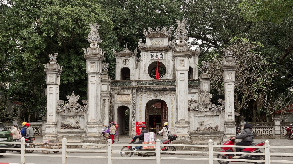 Cổng đền Quán Thánh, phường Ba Đình