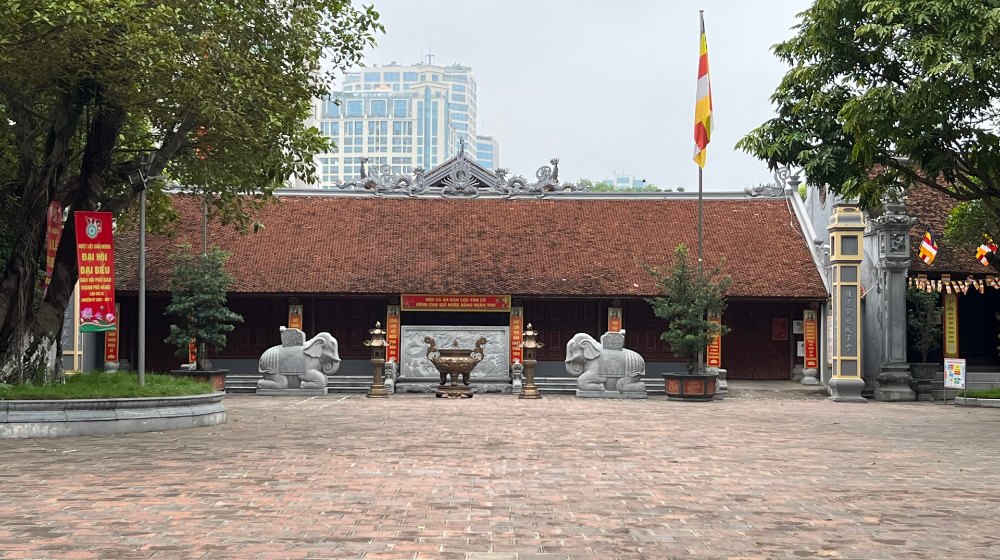 Chính điện đền Hai Bà Trưng, phường Hai Bà Trưng